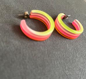 Orecchini fluo a cerchio