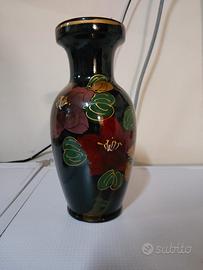 Vaso in ceramica nera, motivo floreale