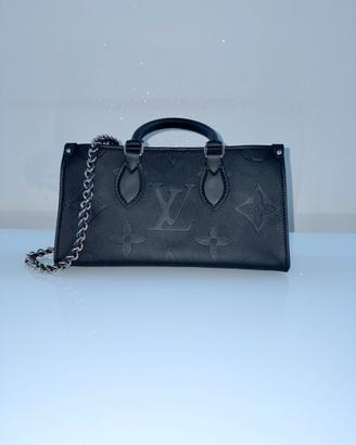 Borsa firmata da donna