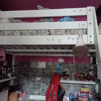 letto a soppalco e scrivania 
