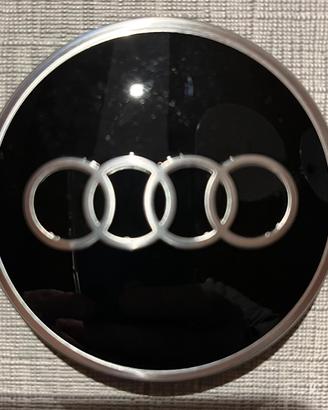 AUDI COPRIMOZZI E COPRIBULLONI ORIGINALI E NUOVI