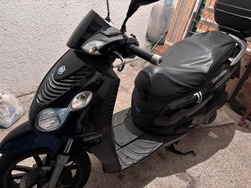 Piaggio Carnaby 200