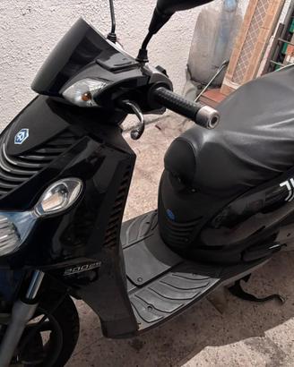 Piaggio Carnaby 200