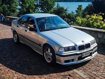 BMW 320i e36