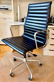 Poltrona ufficio Eames ICF EA119 in pelle nera
