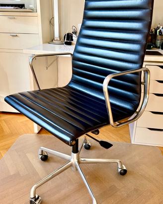 Poltrona ufficio Eames ICF EA119 in pelle nera