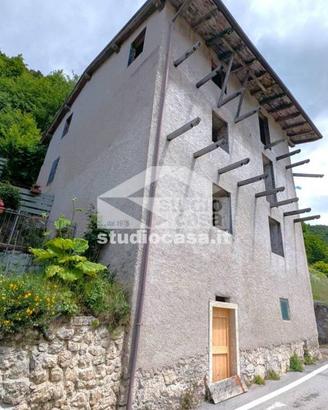 TERRAGNOLO: CASA SINGOLA AL GREZZO CON VISTA PANOR
