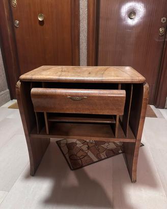 Mobile in legno con cassetto 