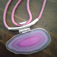 Collana con agata fucsia