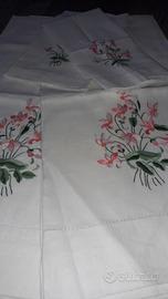 Coppia di asciugamani lino con fiori rosa