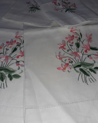 Coppia di asciugamani lino con fiori rosa
