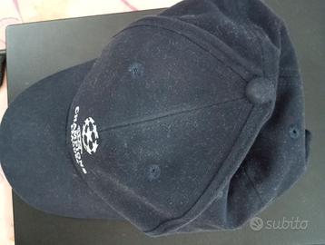 Cappello Adidas con visiera 
