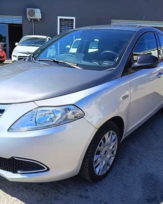 LANCIA Ypsilon 1.2 69 CV 5 porte Platinum