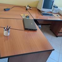 Scrivania per ufficio ad angolo