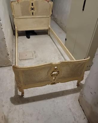 Composizione letto antico
