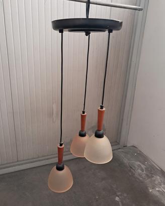 lampadario a tre luci .