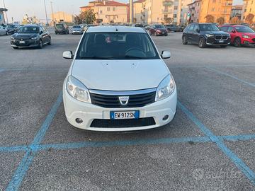 Dacia sandero 2011 benzina-gpl