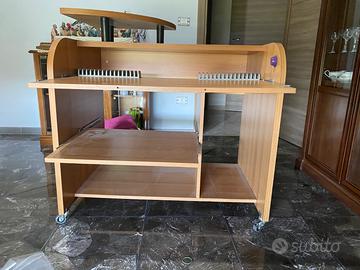 Scrivania da cameretta colore legno chiaro