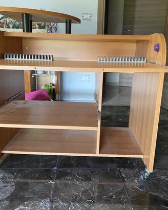 Scrivania da cameretta colore legno chiaro