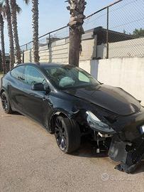 TESLA MODEL Y AWD PERFORMANCE INCIDENTATA