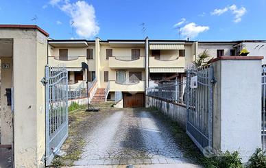 VILLA A SCHIERA A PEGOGNAGA