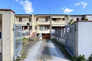 VILLA A SCHIERA A PEGOGNAGA