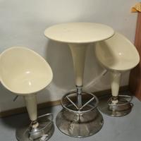 tavolo e sgabello