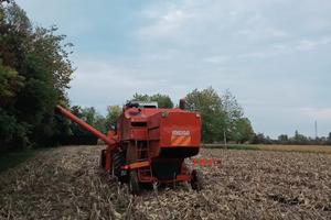 mietitrebbia laverda M120