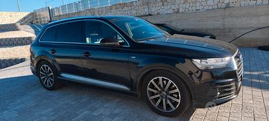 Audi Q7 TDI S line 7 posti 