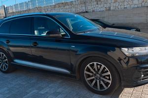 Audi Q7 TDI S line 7 posti 