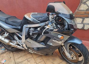 Suzuki gsxr 750