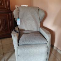 Poltrona reclinabile ed elevabile MOPEDIA 