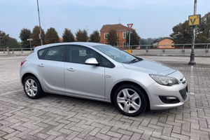 Opel Astra 1.4 100CV 5 porte Cosmo