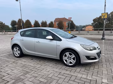 Opel Astra 1.4 100CV 5 porte Cosmo