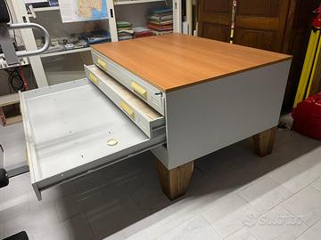 Mobile metallico portadisegni