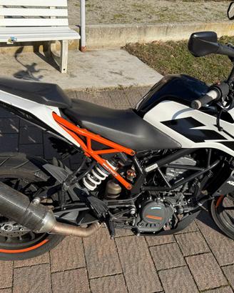 KTM Duke 125 ABS (2018) – Full Optional + Scarico