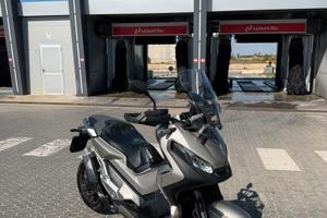 Moto X-adv 750