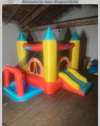 gonfiabile castello 4 in 1