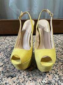 Sandali gialli con tacco