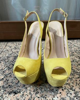 Sandali gialli con tacco