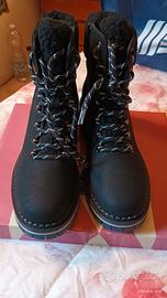 Scarponcini con il pelo nuovi