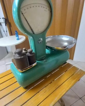 Bilancia verde vintage