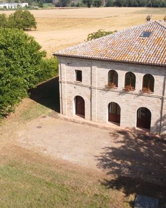 Immerso nella storia e nella natura
