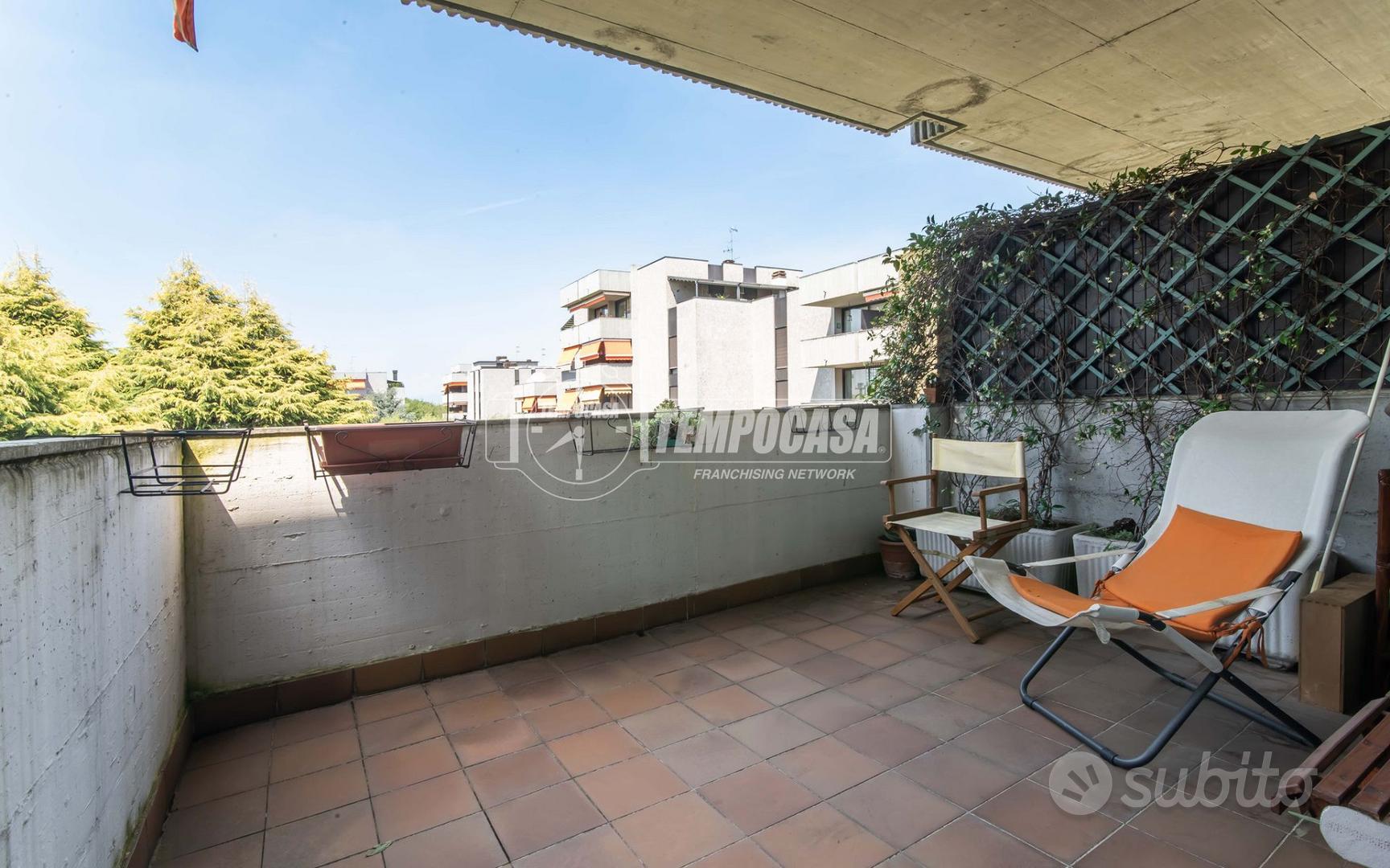 Trilocale doppi servizi con terrazzo e box - Vista 2