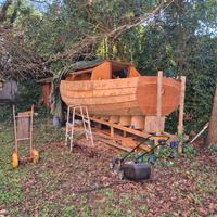 Barca in legno da finire di costruire