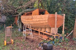 Barca in legno da finire di costruire