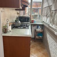 cucina completa con elettrodomestici