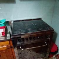 Forno con fornelli a gas