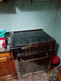 Forno con fornelli a gas