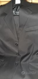 Vestito da uomo elegante